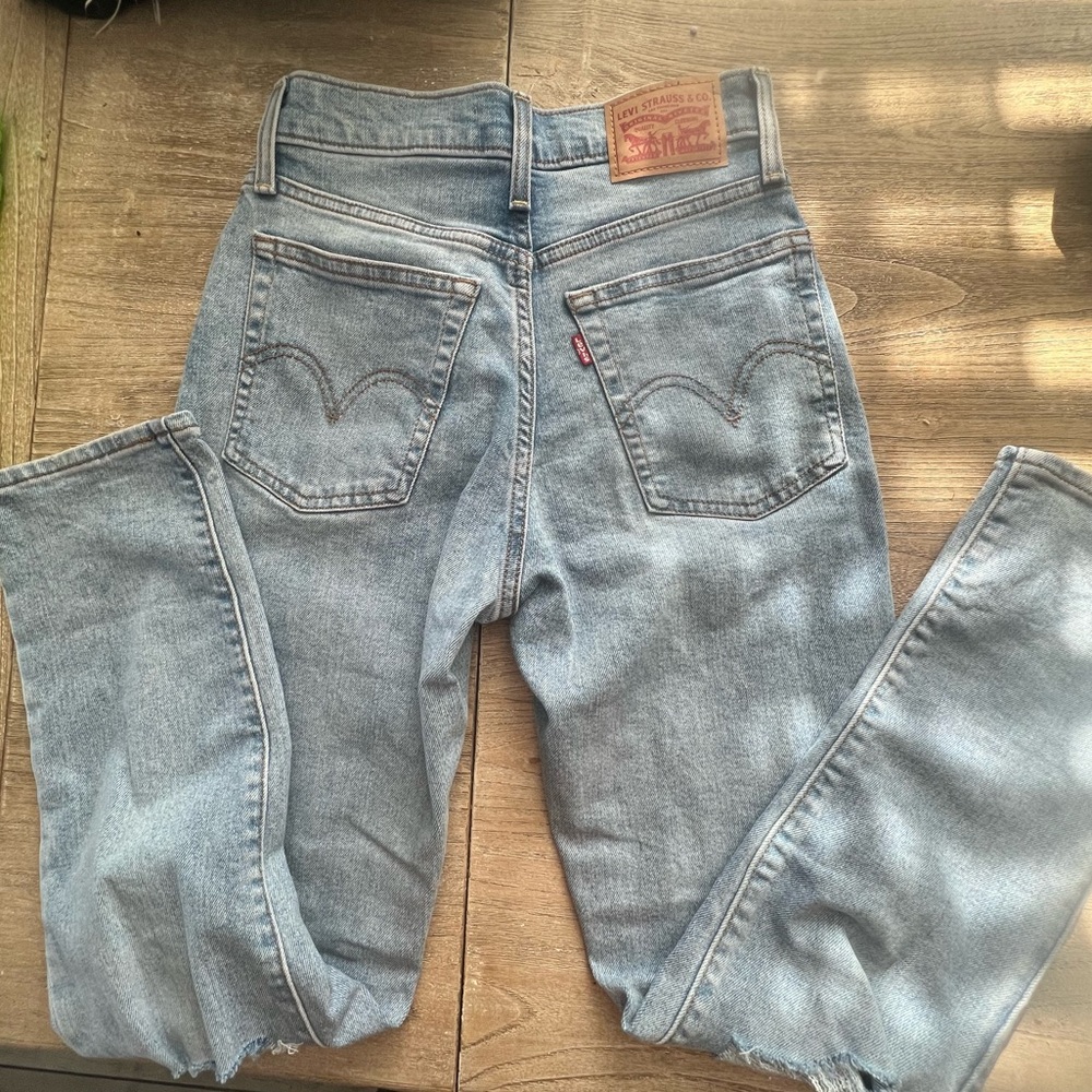 Viral stretchy Levi’s ankle wedgie straight jeans